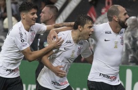 Jogadores comemoram gol do Corinthians