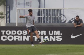Douglas treina no Corinthians