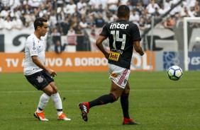 Jadson em ao na partida contra o So Paulo