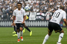 Jadson em ao na partida contra o So Paulo