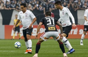 Jadson em ao na partida contra o So Paulo