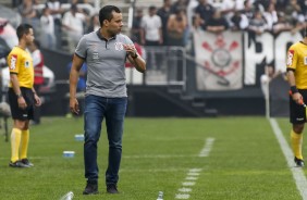 Jair Ventura comanda a equipe a beira de campo