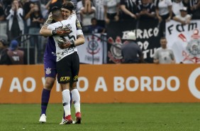 Ralf e jogadores comemoram nico gol do Corinthians na partida