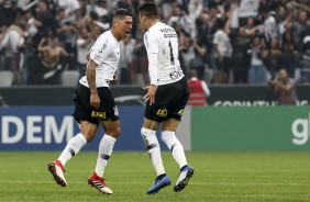 Ralf e jogadores comemoram nico gol do Corinthians na partida