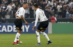 Ralf e jogadores comemoram único gol do Corinthians na partida