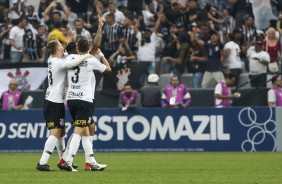 Ralf e jogadores comemoram nico gol do Corinthians na partida