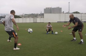 Roger no treino do Corinthians desta segunda-feira