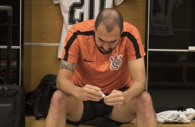 Danilo no vestirio da Arena Corinthians antes do jogo contra o Vasco, pelo Brasileiro