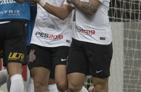 Jogadores do Corinthians lutaram at o fim para segurar a vitria