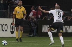 Jogadores do Corinthians lutaram at o fim para segurar a vitria