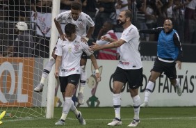 Jogadores do Corinthians lutaram at o fim para segurar a vitria