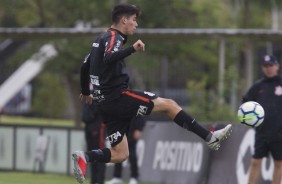 Ángelo Araos no treino desta segunda em preparação para jogo contra o Atlético-PR