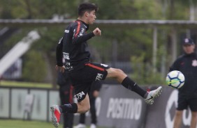 ngelo Araos no treino desta segunda em preparao para jogo contra o Atltico-PR