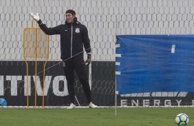 Cássio durante treino desta segunda-feira, no CT Joaquim Grava; foco no Atlético-PR