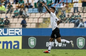 Oya comemora seu gol contra o Palmeiras, pela final do Paulista Sub-20