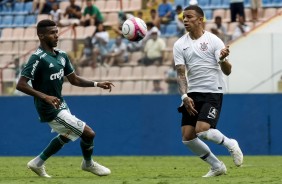 Rafael Bilu em jogada contra o Palmeiras, pelo Paulista Sub-20