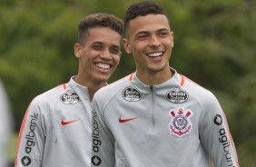 Pedrinho e Thiaguinho serão titulares contra o Atlético-PR, pelo Brasileirão