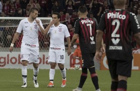 Henrique e Jadson conversam durante o jogo