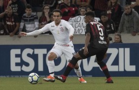 Jadson joga contra o Atlético-PR