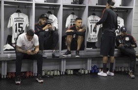 Jogadores no vestiário de enfrentar o Atlético-PR