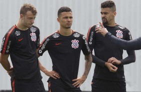 Carlos Augusto, Thiaguinho e Léo Santos fazem última atividade antes de enfrentar a Chapecoense