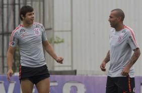Romero e Emerson Sheik durante o treino desta quinta-feira no CT Joaquim Grava