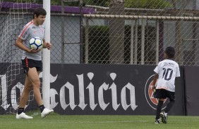 Romero no treinamento de hoje no CT Joaquim Grava na companhia de um pequeno corinthiano