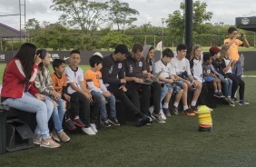 Torcedores acompanharam o treino do Corinthians no CT Joaquim Grava