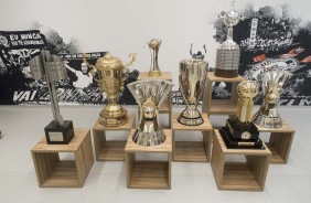 Troféus conquistador por Emerson Sheik e Danilo; veteranos farão seu último jogo na Arena
