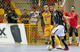 Renatinho em jogada contra o Sorocaba, durante a Liga Paulista de Futsal