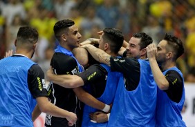 Reservas e titulares comemorando mais um gol contra o Sorocaba, pela Liga Paulista de Futsal