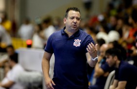 Técnico André Bié durante vitória sobre o Sorocaba, pela Liga Paulista de Futsal