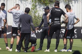 Jair Ventura rene grupo durante o treino desta sexta-feira