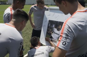 Jogadores prestam homenagem a Emerson Sheik, que se aposenta ao fim desta temporada