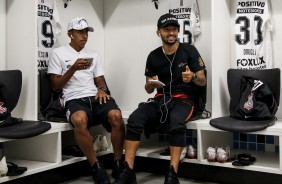 Fessin e Clayson no vestirio da Arena do Grmio antes do ltimo jogo do Timo no ano