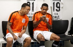 Rafael Bilu e Fessin no vestirio antes do jogo contra o Grmio