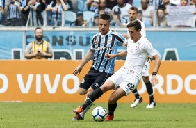 Mateus Vital em jogada contra o Grêmio, pelo último jogo do Campeonato Brasileiro