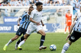 Volante Douglas no jogo contra o Grêmio, válido pela última rodada do Brasileirão