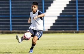 Fabricio Oya no treino do sub-20