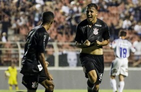 João Celeri comemora seu gol contra o Sinop, pela Copinha 2019
