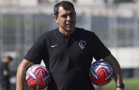 Fbio Carille comanda treino de pr-temporada no CT Joaquim Grava