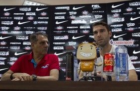 Jorge Kalil e Boselli durante coletiva de apresentao do atacante argentino ao Corinthians