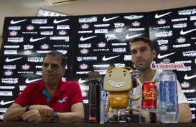 Jorge Kalil e Mauro Boselli durante entrevista coletiva de apresentao do atacante