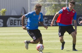 Pedrinho e Araos no treinamento de hoje no CT Joaquim Grava