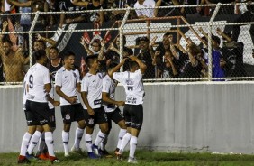 Atletas do Timozinho comemoram gol de Roni contra o Ituano, pela Copinha So Paulo 2019