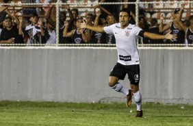 Roni vibra muito com seu gol contra o Ituano, pela Copinha 2019