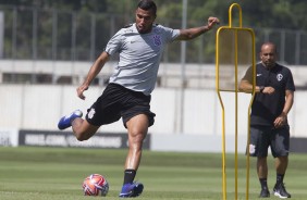 Jonathas treina no CT; Corinthians se prepara para jogo-treino contra o Santos