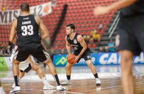 Abner e Parodi durante derrota para o Flamengo, pela dcima semana da NBB