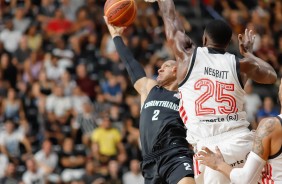 Fuller no exato momento de sua cesta contra o Flamengo, pelo NBB