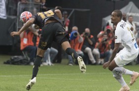 Gustavo anotou de cabeça o único gol do Corinthians contra o Santos, em partida amistosa na Arena